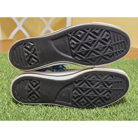 Converse Wonder Woman Vintage Comic Print Size Men's 7 Women's 9 EUC Rare HTF - Picture 6 of 12